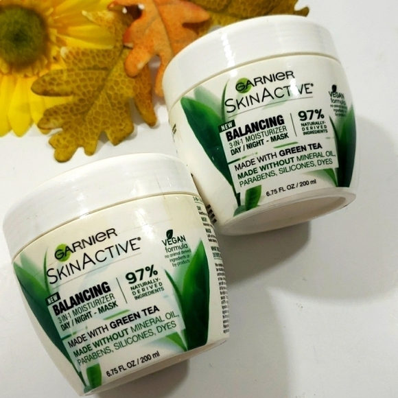 Garnier SkinActive Balancing 3 in 1 Moisturizer Day Night Mask Green Tea 6.75 oz - Picture 5 of 16
